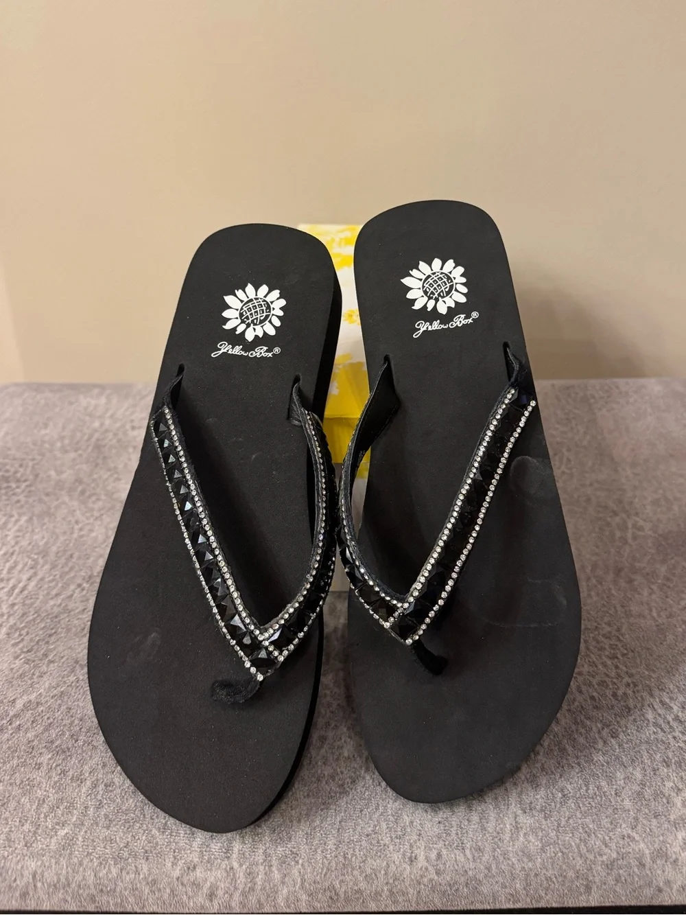 Yellow Box Black Crystal-Embellished V-Strap Sandals NEW - Picture 1 of 4